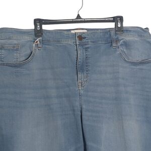 Lane Bryant Size 20 Light Wash Mid Rise Boyfriend Capri Jeans Casual Normcore